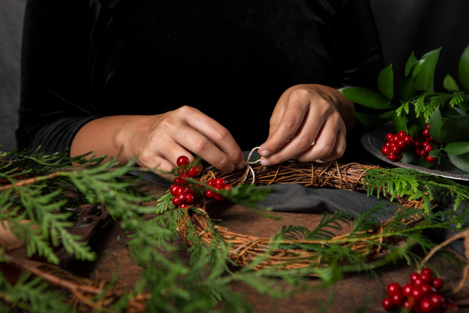 hands-assembling-advent-wreath